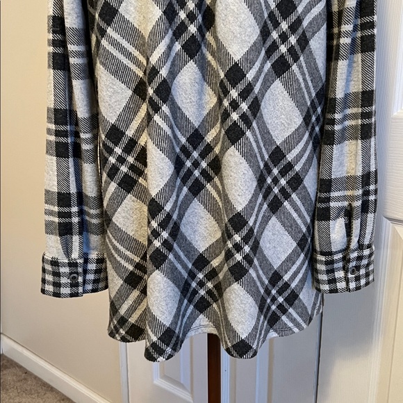 Soft Surroundings Paramour Black and White Plaid Button Down Top Size Medium - Picture 11 of 16